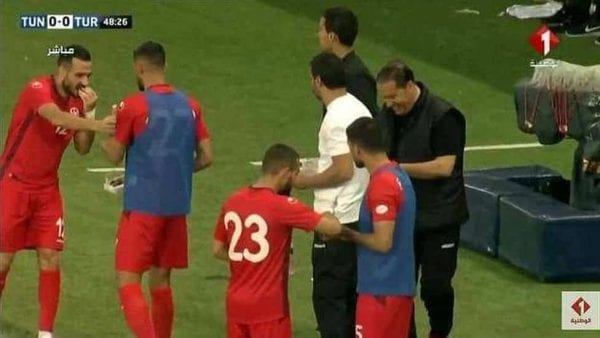 منتخب تونس يفطر في الملعب ومن له حيلة فليحتل