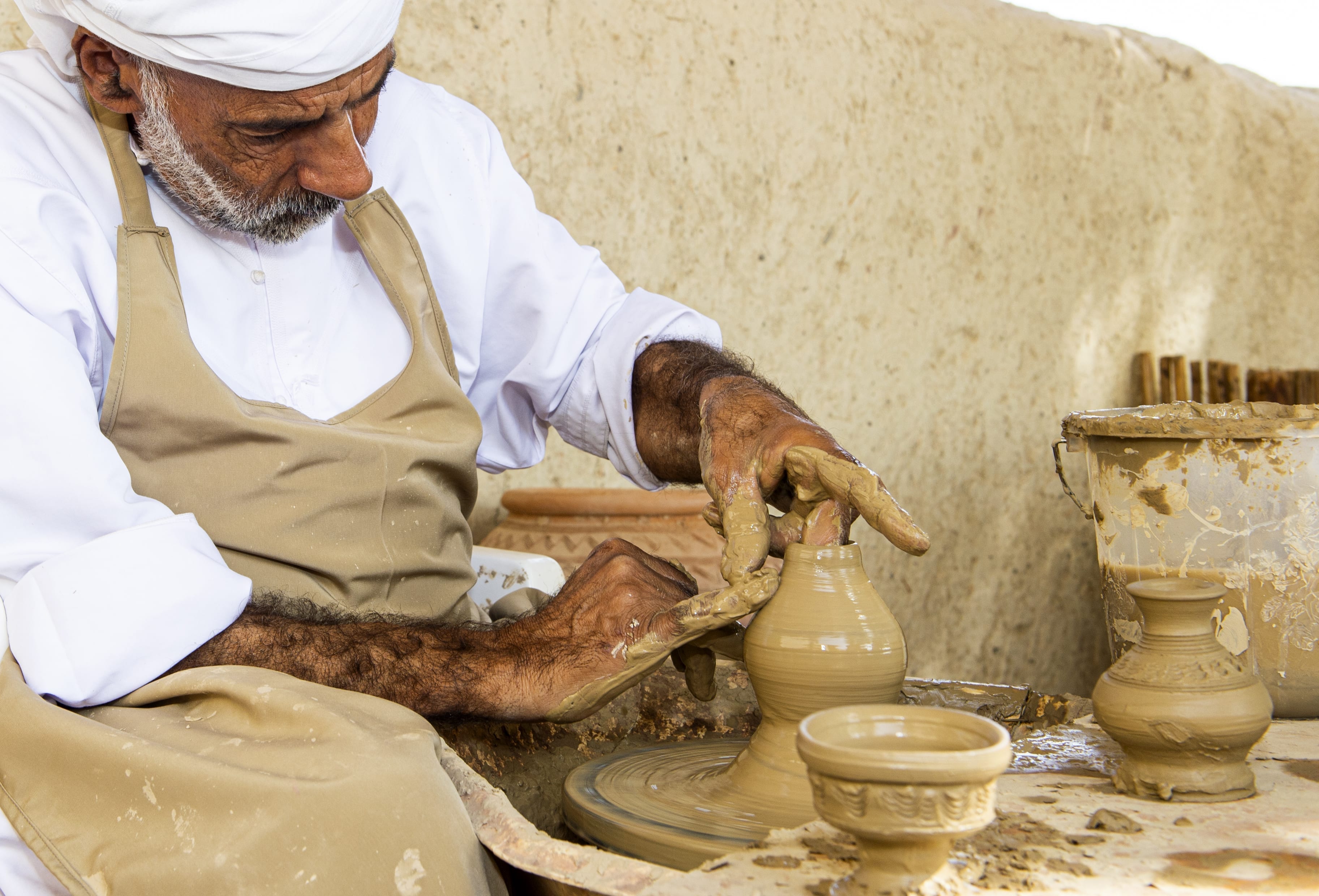 صناعة الفخار في 5 مراحل والتطور عبر التاريخ