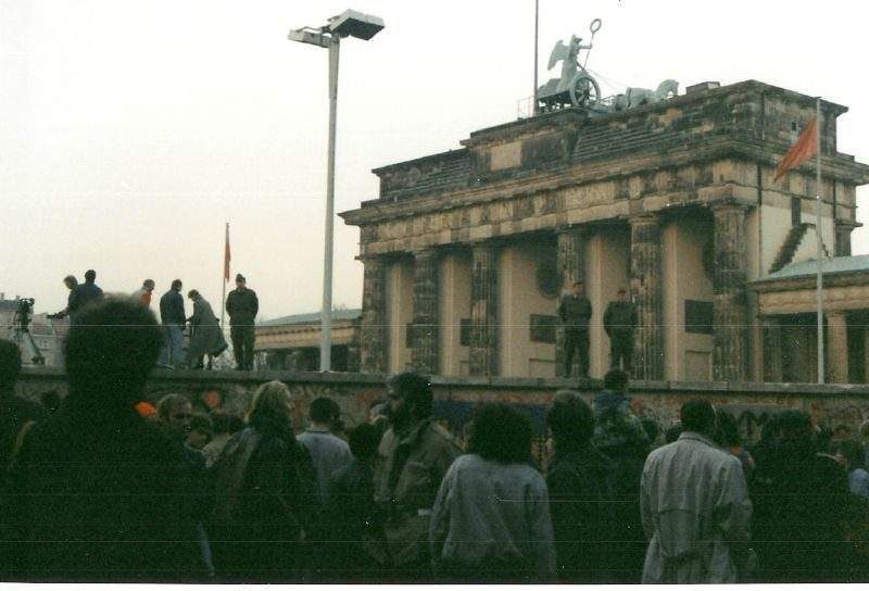 جدار برلين.. وكيف أدى خطأ سوفيتي إلى انهياره؟