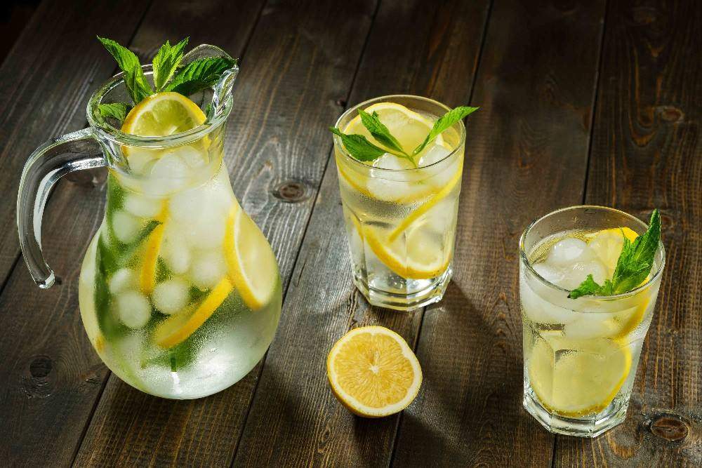 علاج نقص الكالسيوم بتناول عصير الليمون